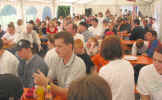 20_Gussenstadt_2002_Preisverteilung.JPG (146620 Byte)